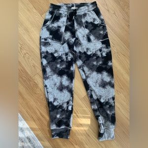 Black and grey tie-dye women’s sweatpant joggers size small